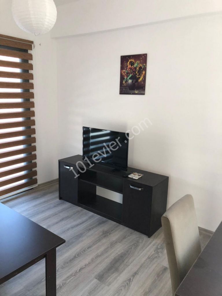 Girne merkezde yeni binada satılık 1+1 ful eşyalı daire.