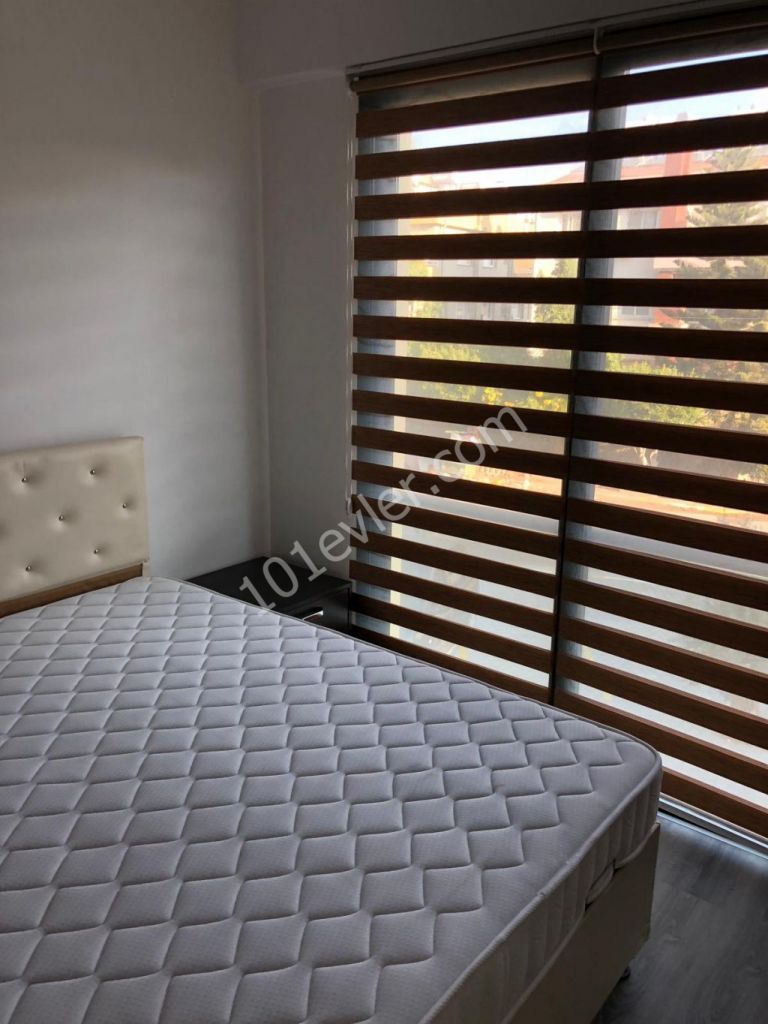 Girne merkezde yeni binada satılık 1+1 ful eşyalı daire.