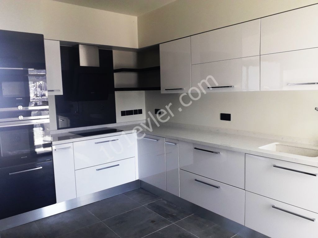 Girne merkezde satılık Lux Penthouse 