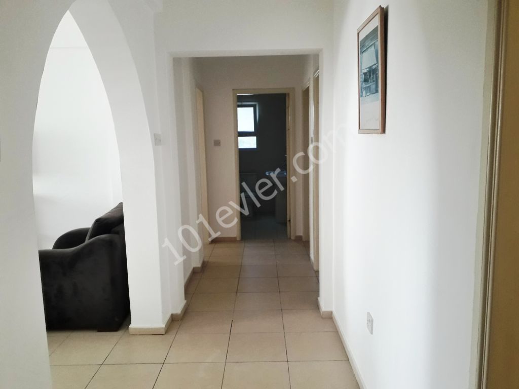 Girne merkezde 3+1 ful eşyalı kiralık daire