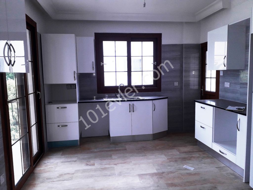 For sale  3 bedroom apartment in Girne city centre