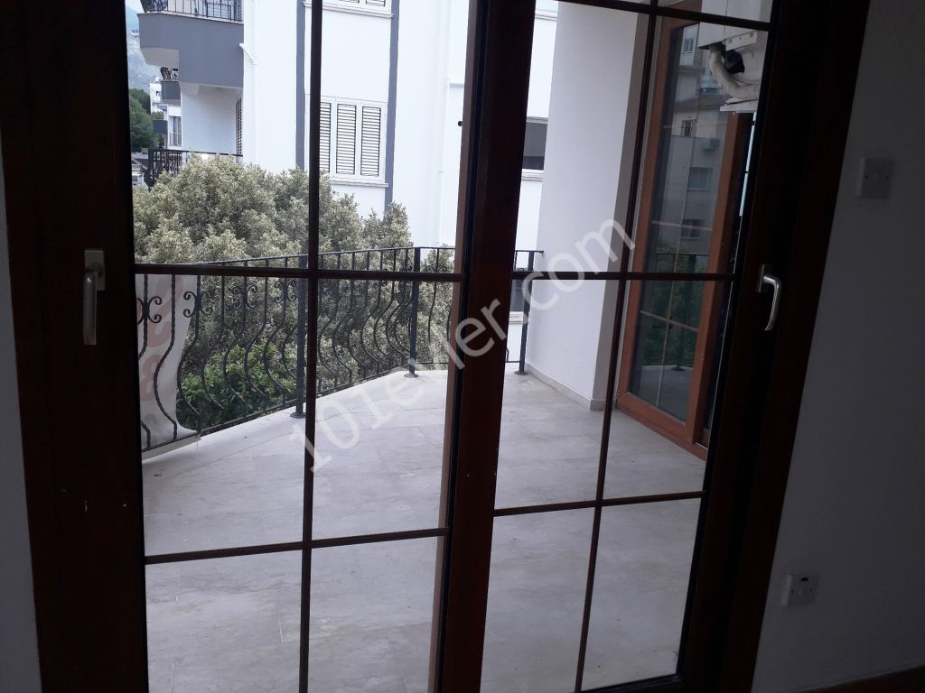 For sale  3 bedroom apartment in Girne city centre