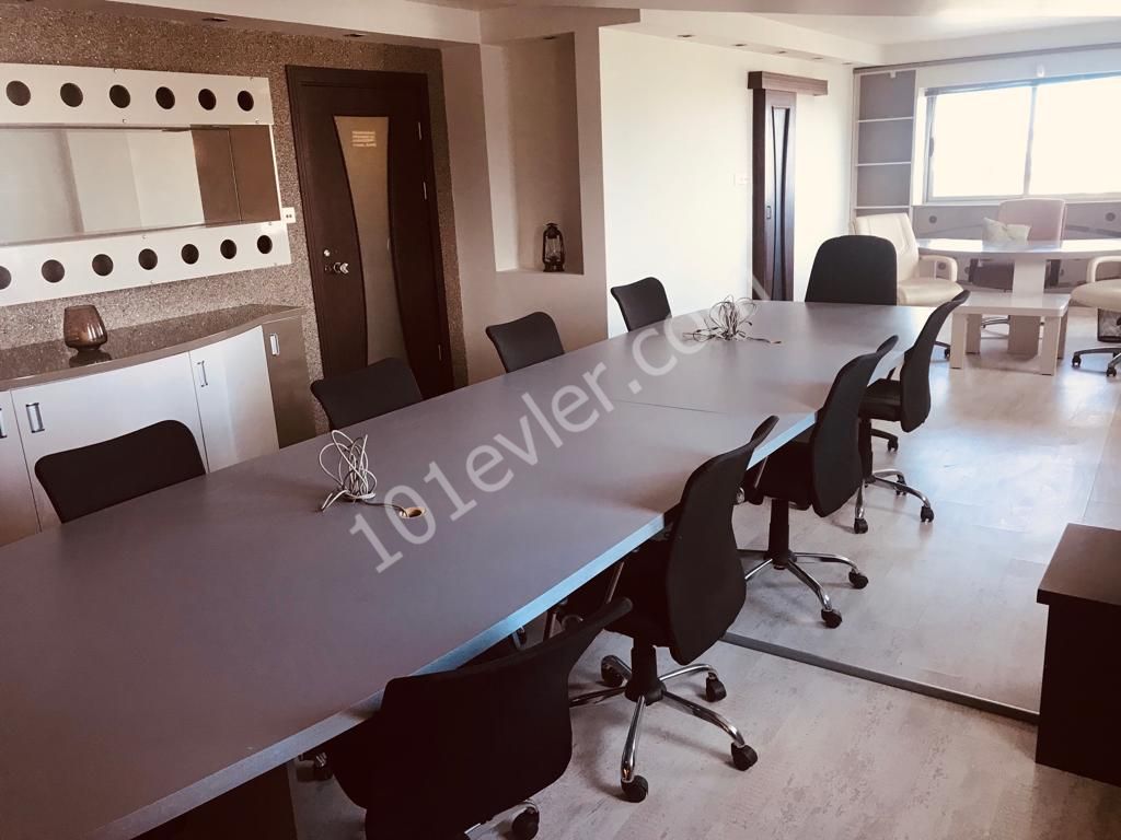 Girne'nin Tartışmasız EN LÜKS Ofisi Kiralıktır!