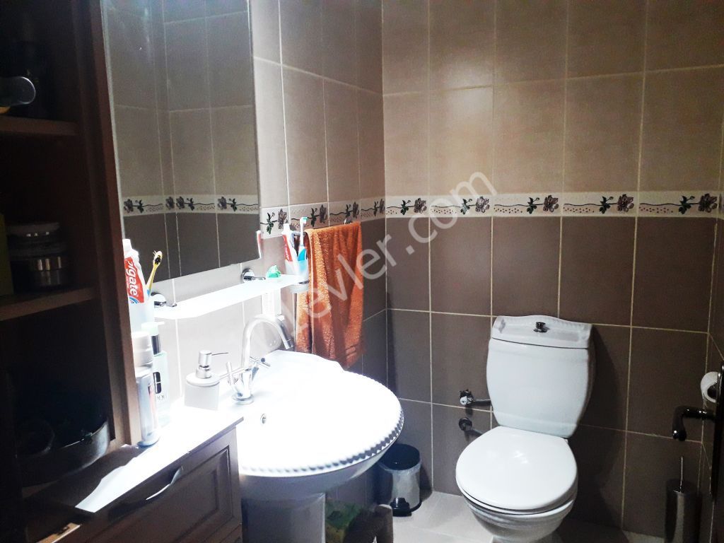 Flat For Sale in Yukarı Girne, Kyrenia