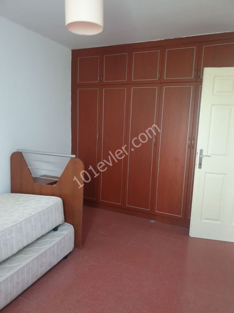 Girne merkezde 2+1 geniş daire kiralık