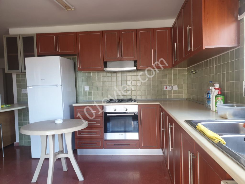 Girne merkezde 2+1 geniş daire kiralık