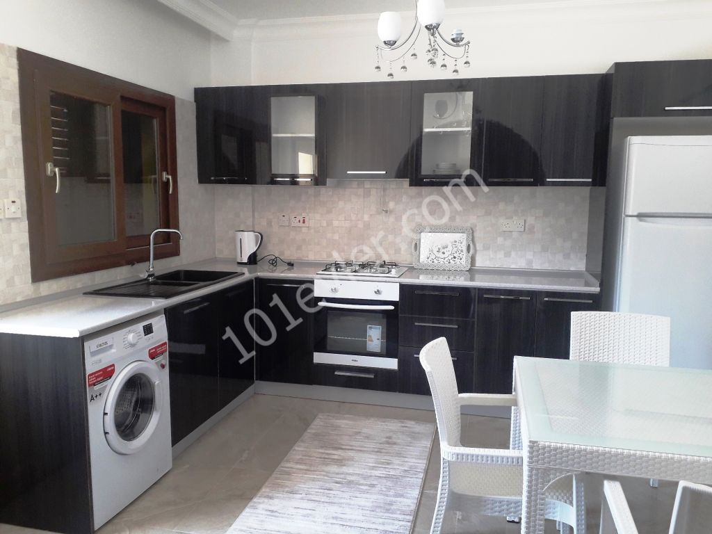 Karshiyakada havuzlu ve şömineli ful eşyalı  3+1 kiralık villa 