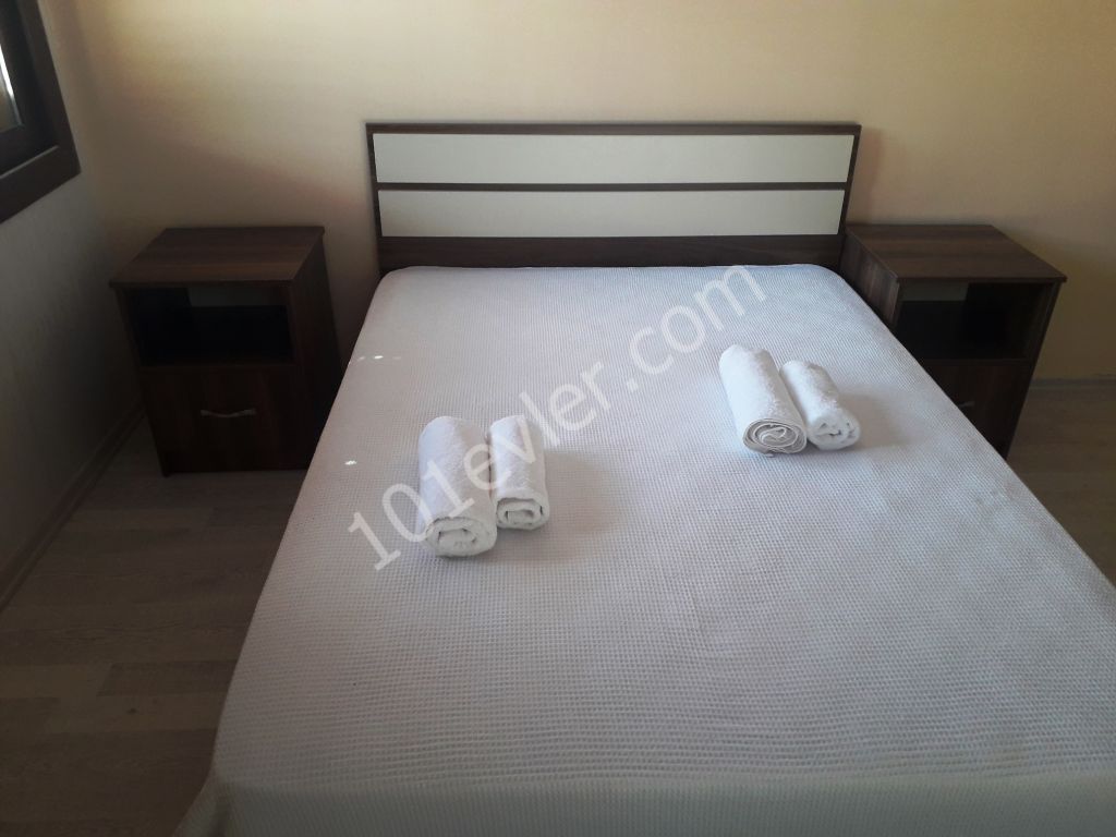 Karshiyakada havuzlu ve şömineli ful eşyalı  3+1 kiralık villa 