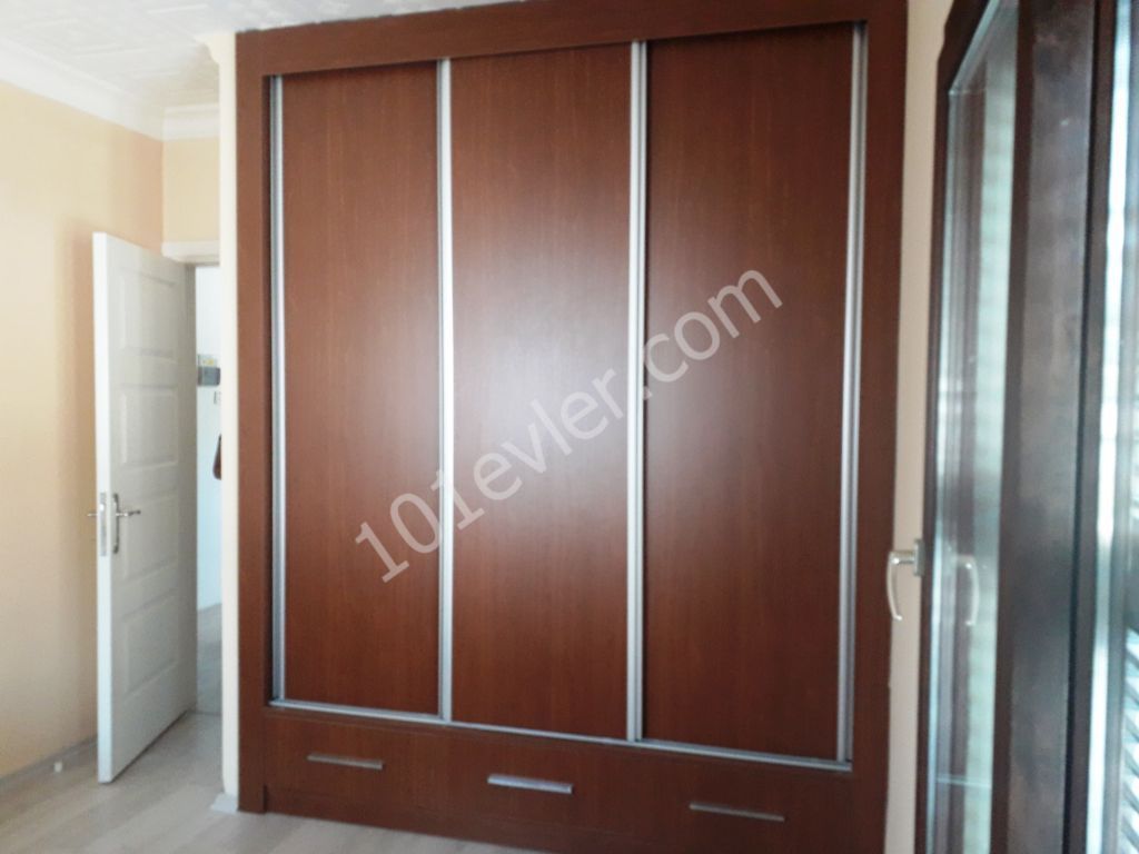 Karshiyakada havuzlu ve şömineli ful eşyalı  3+1 kiralık villa 