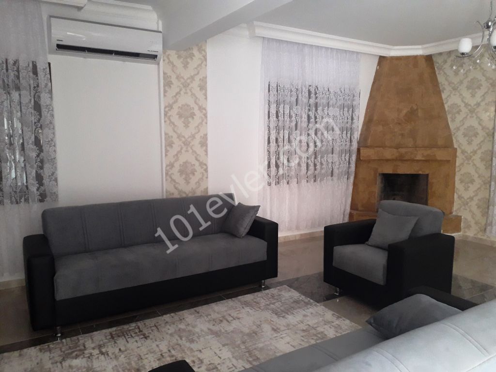 Karshiyakada havuzlu ve şömineli ful eşyalı  3+1 kiralık villa 