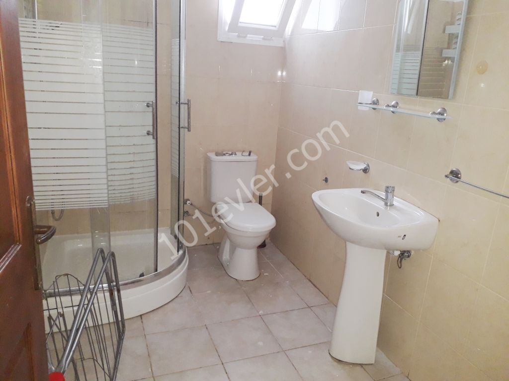 2+1 furneshed apartment for lon term rent in Girne center