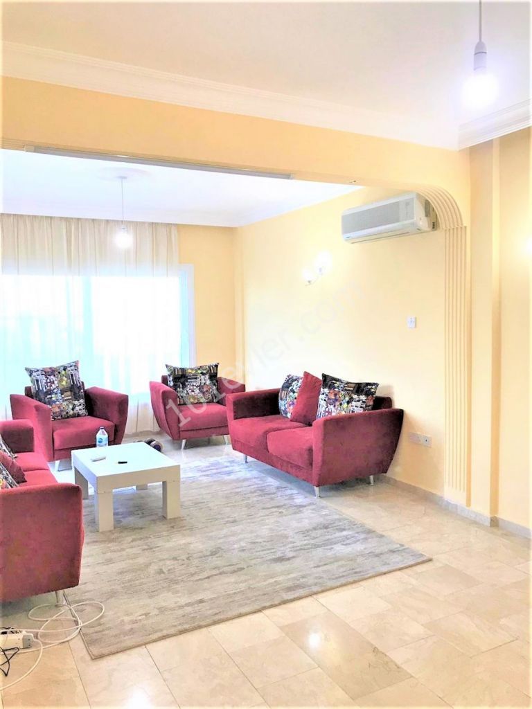 Kiralık geniş 5+2 villa.