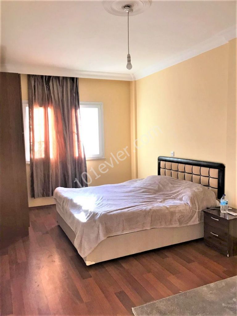 Kiralık geniş 5+2 villa.