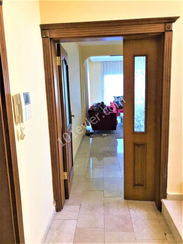 Kiralık geniş 5+2 villa.