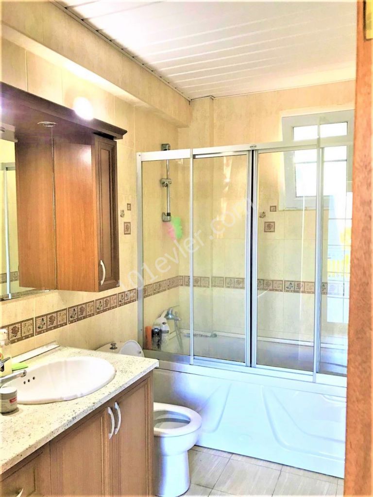 Kiralık geniş 5+2 villa.