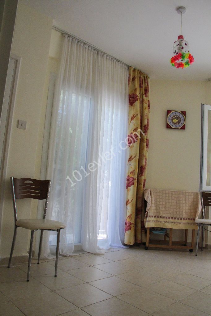 Three bedroom resale apartment in Alsancak 