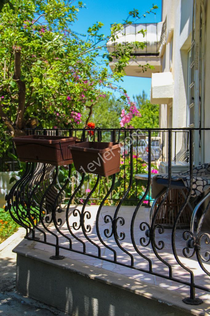 Three bedroom resale apartment in Alsancak 