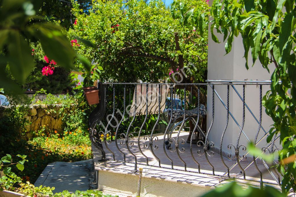 Three bedroom resale apartment in Alsancak 