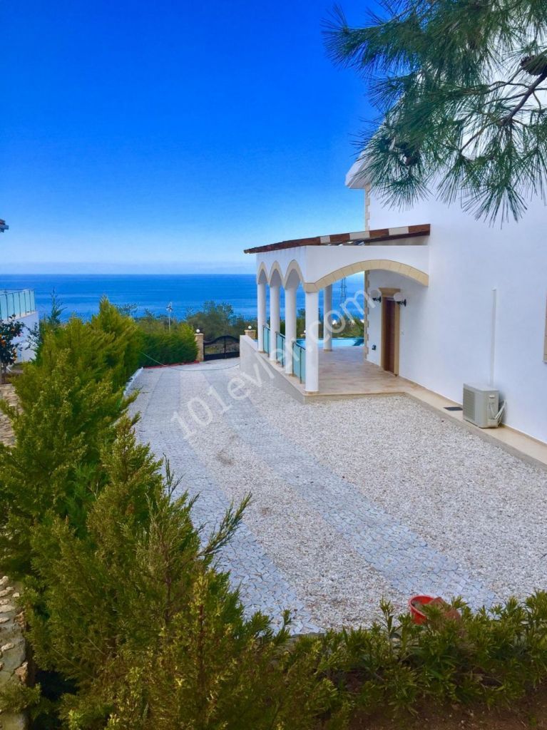 For sale 3 bed villas with amazinf sea views and fully furnished