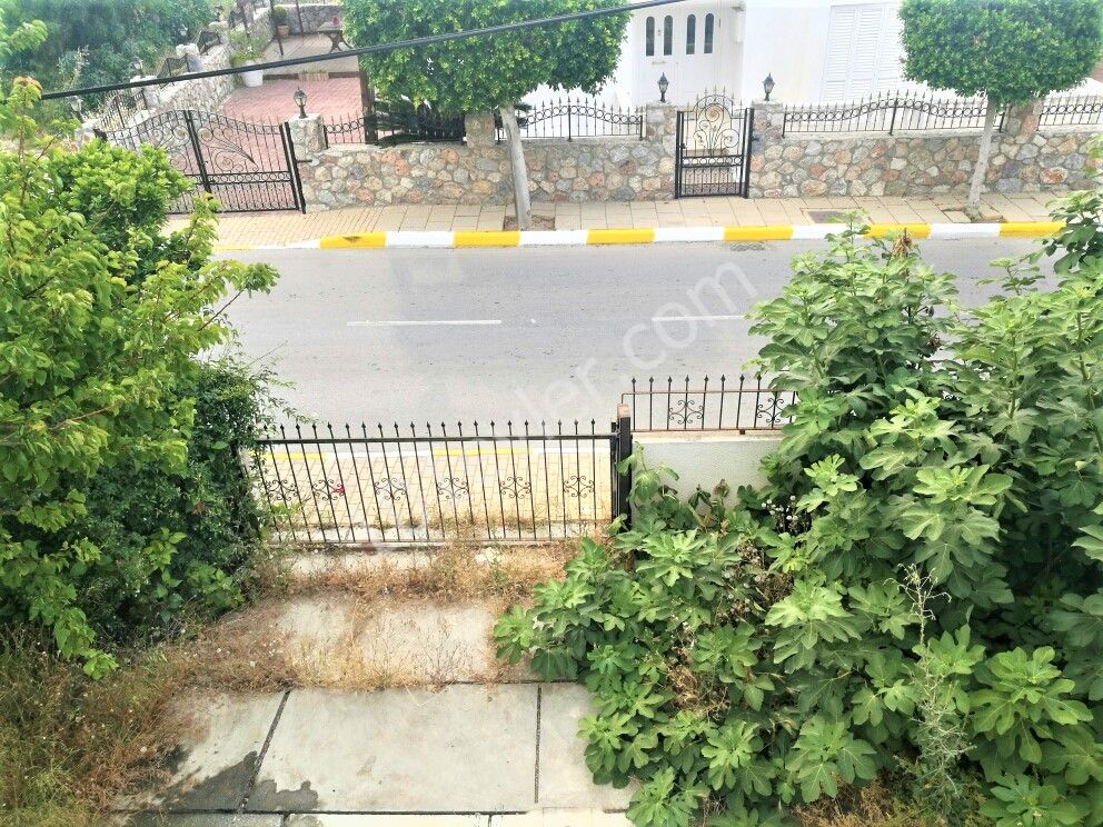 For sale close to main road villa(building)