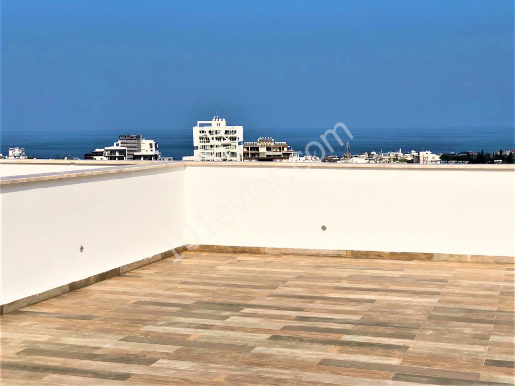 Kıbrıs/Girne merkezde satılık muhteşem 2+1 penthouse daire