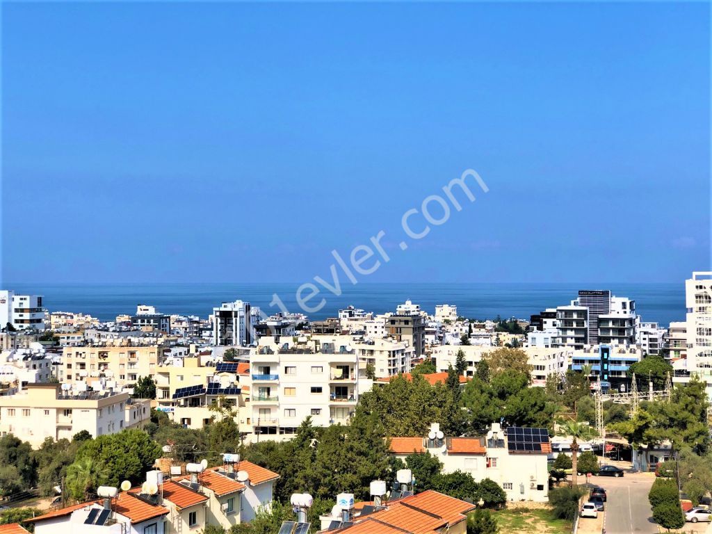Kıbrıs/Girne merkezde satılık muhteşem 2+1 penthouse daire