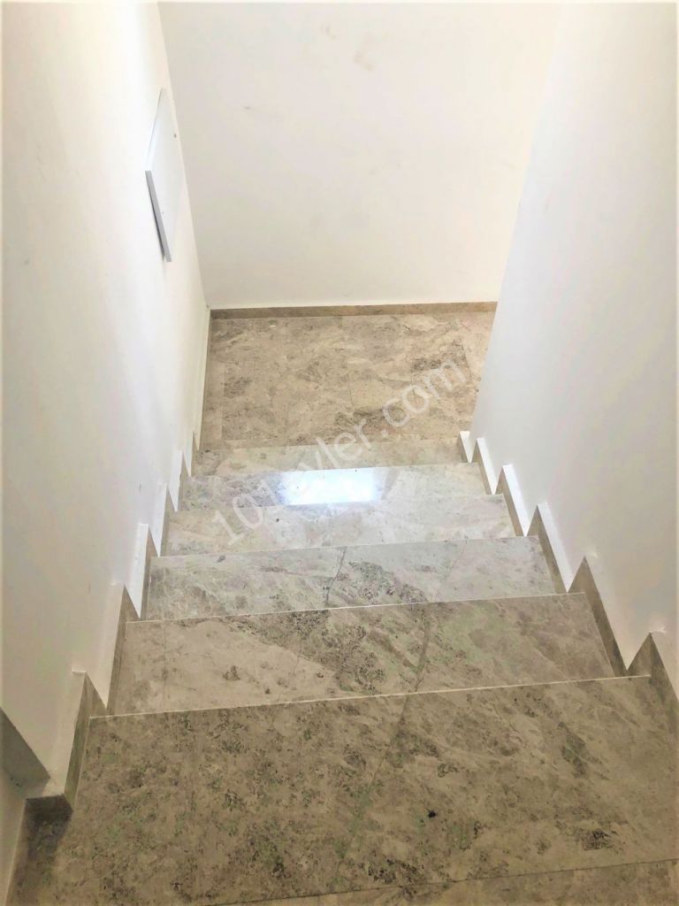 Kıbrıs/Girne merkezde satılık muhteşem 2+1 penthouse daire