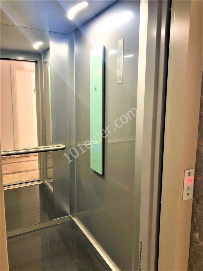 Kıbrıs/Girne merkezde satılık muhteşem 2+1 penthouse daire