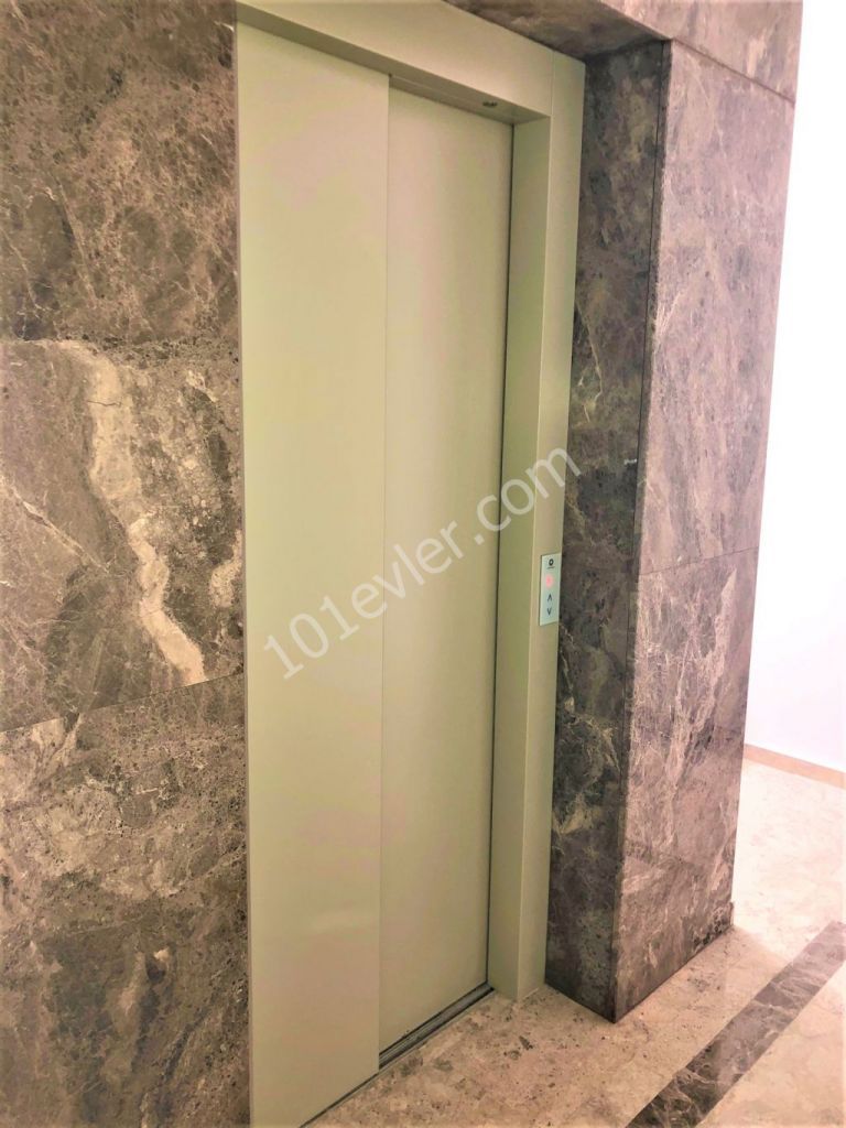 Kıbrıs/Girne merkezde satılık muhteşem 2+1 penthouse daire