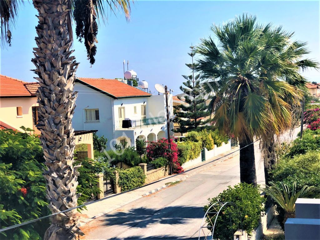 Alsancak'ta Merit otellere yürüme mesafesinde satılık lüks ikiz villa!!!