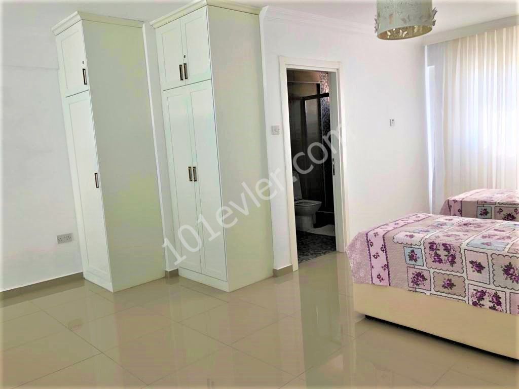 Denize sıfır  satılık geniş 2+1 townhouse