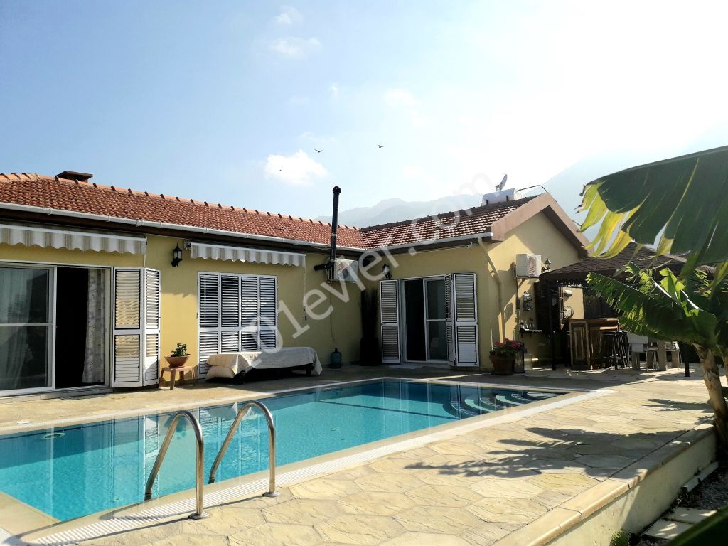 Wonderful resale villa with swimming pool 