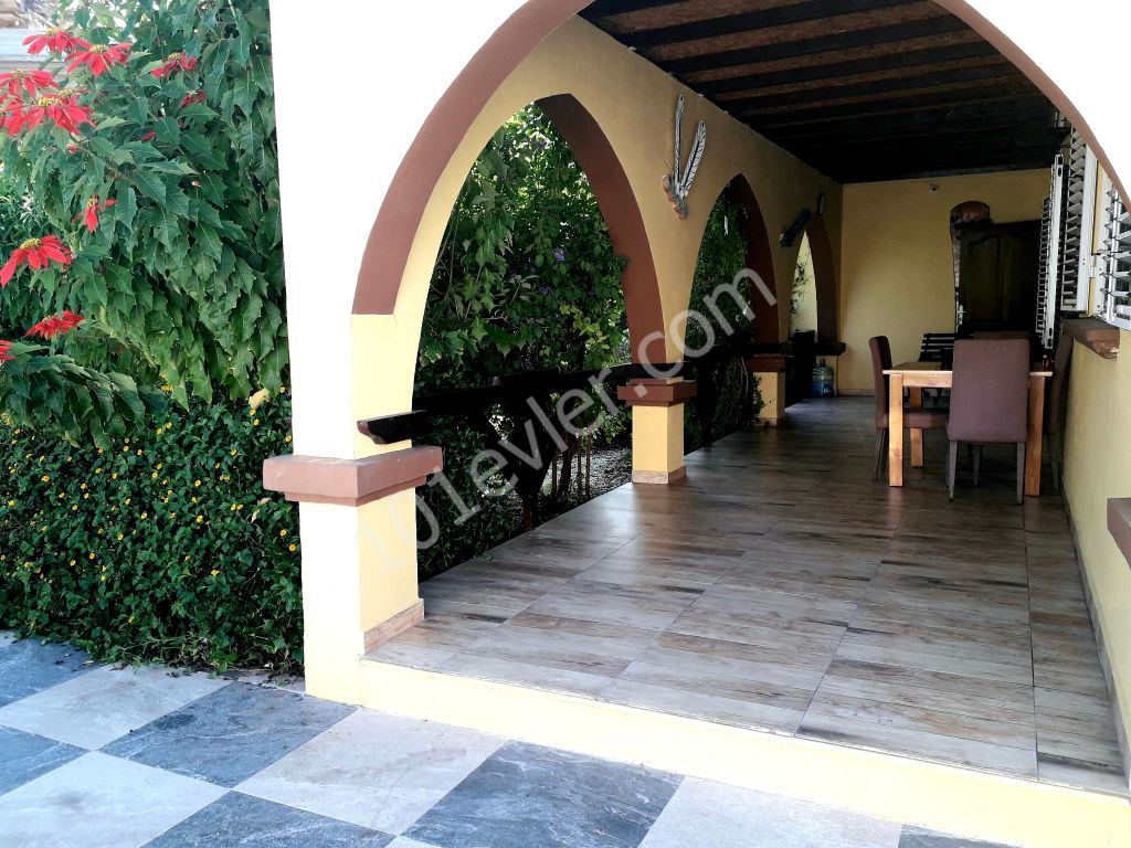 Wonderful resale villa with swimming pool 