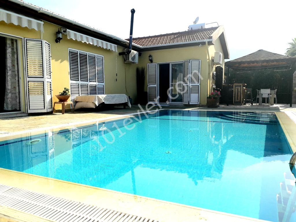 Wonderful resale villa with swimming pool 