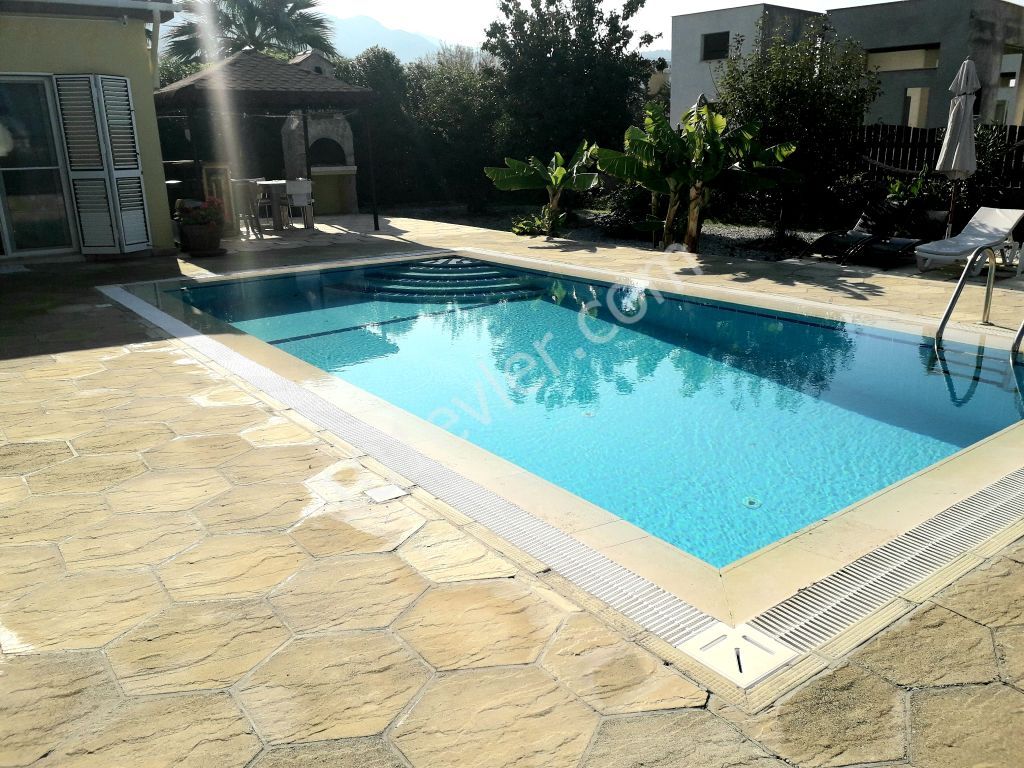 Wonderful resale villa with swimming pool 