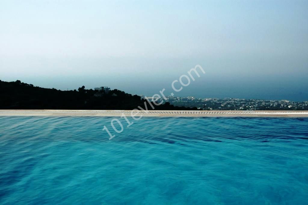 Wonderful resale  villa with a swimming pool and breathtaking sea view 