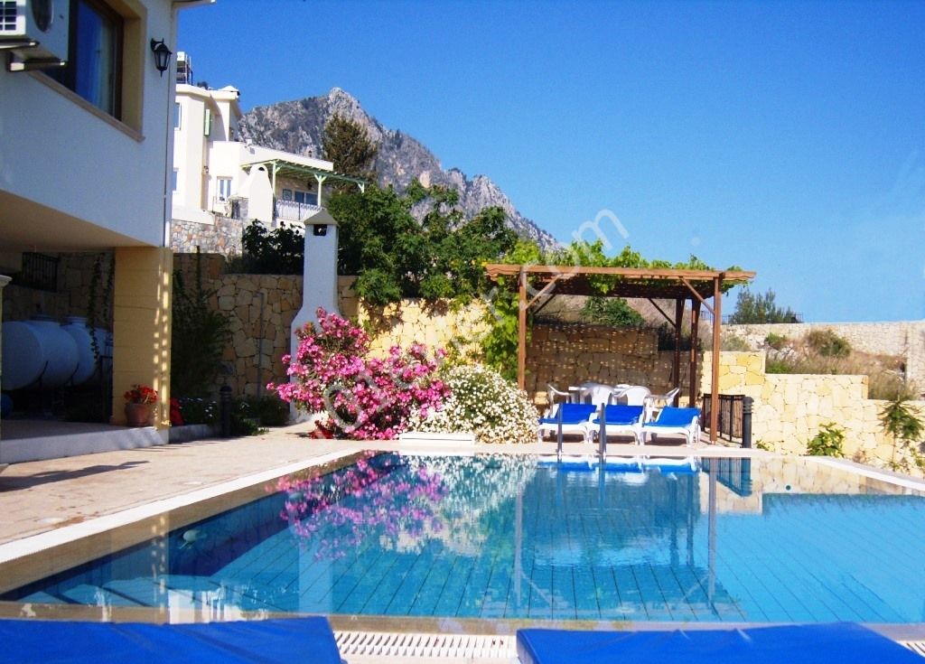 Wonderful resale  villa with a swimming pool and breathtaking sea view 