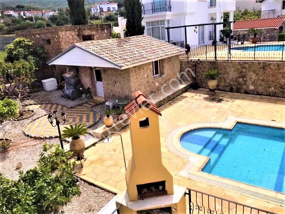 Bellapaiste satılık 3+1 özel havuzlu villa