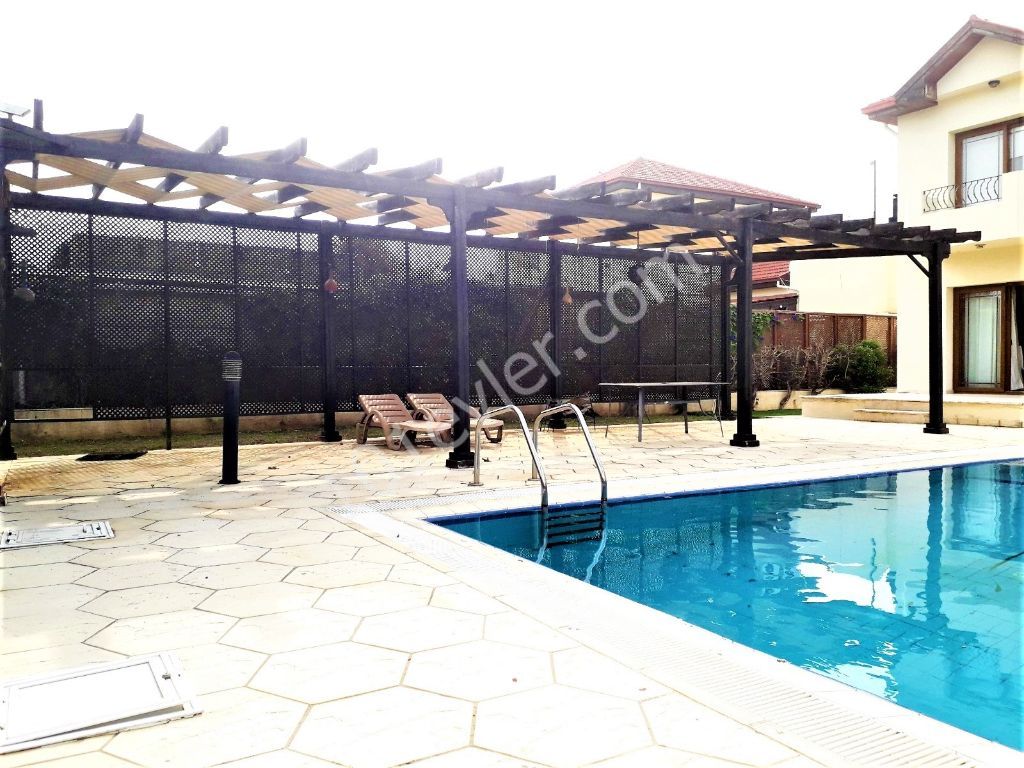 Wonderful villa with a private swimming pool ...