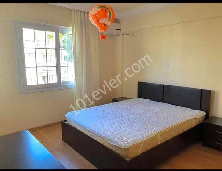 Girne merkezde kiralık temiz ve bakımlı geniş daire