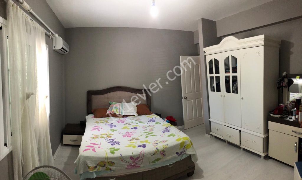 Girne merkezde satılık site içi 3+1 daire