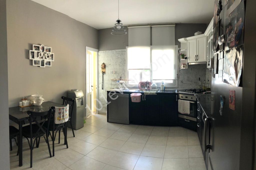 Girne merkezde satılık site içi 3+1 daire