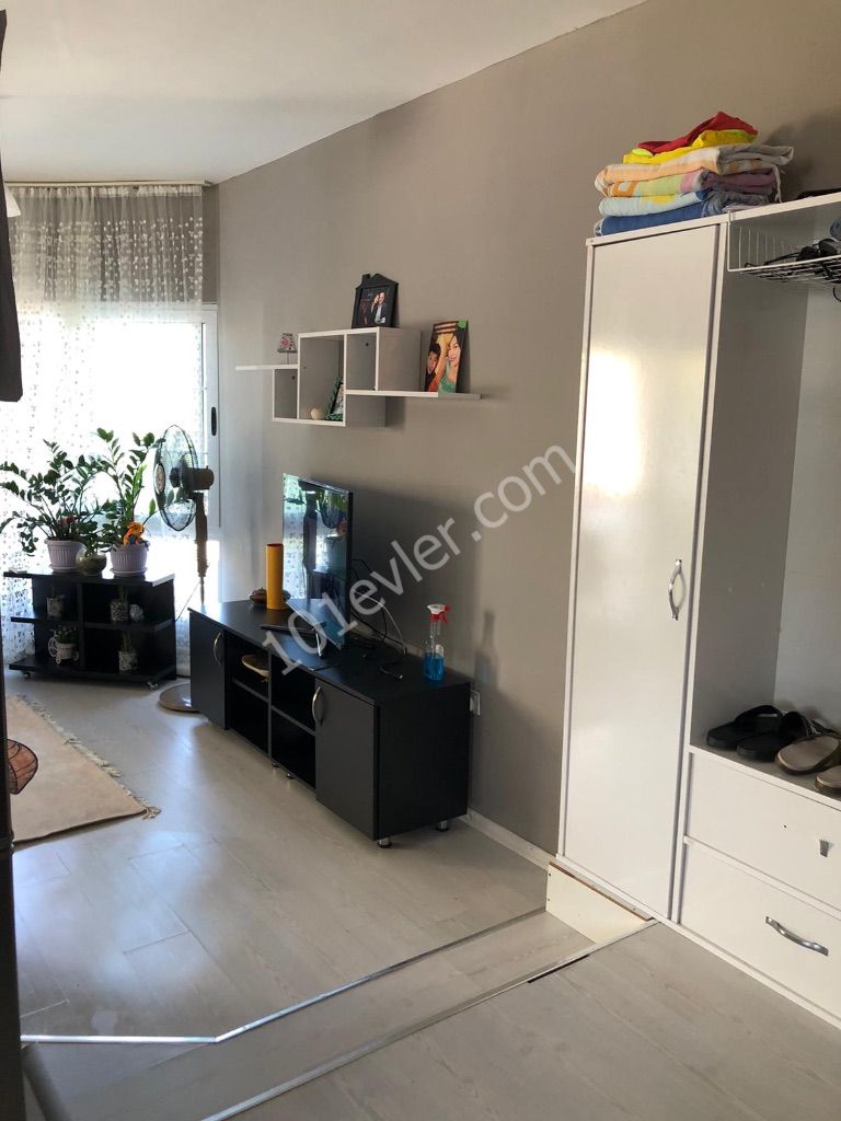 Girne merkezde satılık site içi 3+1 daire