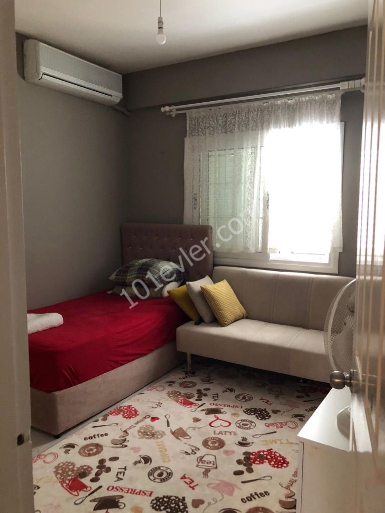 Girne merkezde satılık site içi 3+1 daire