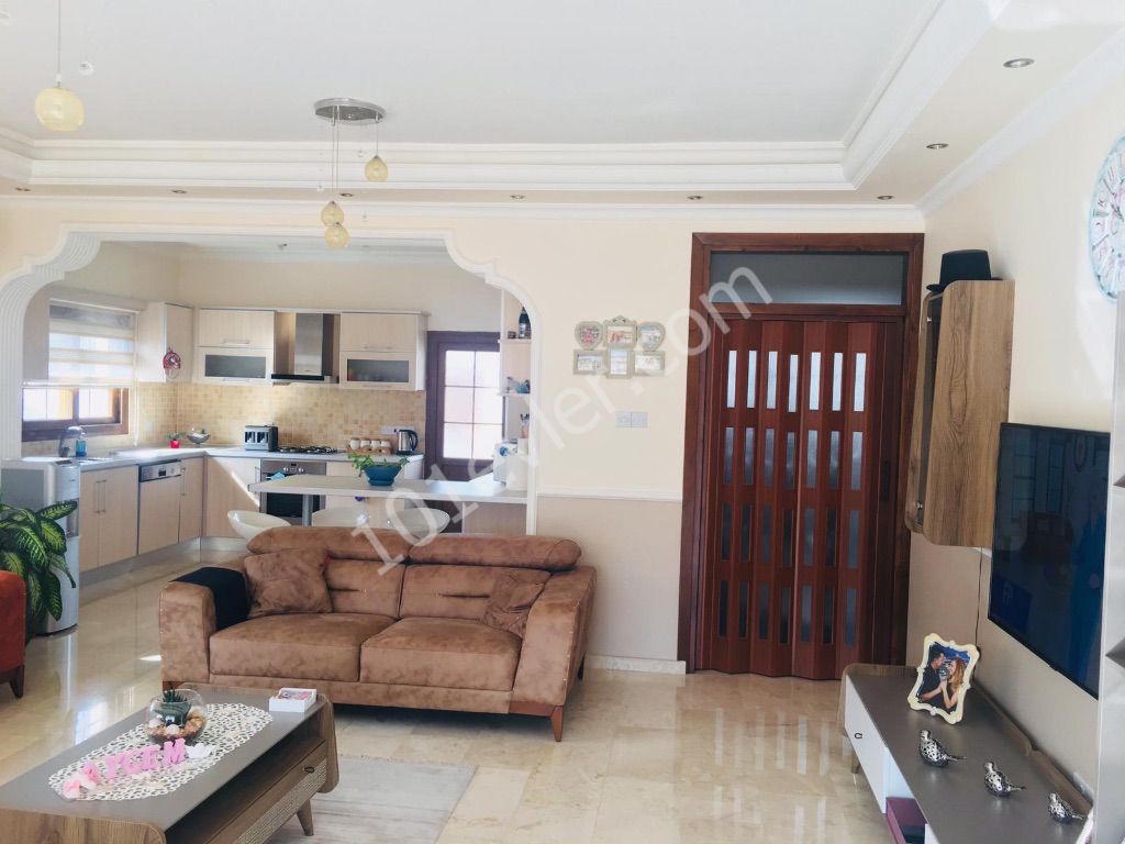 Girne merkezde satılık lux 3+1 daire