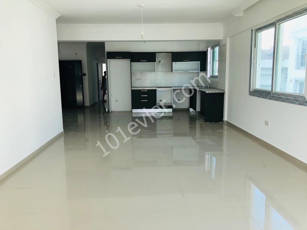 Girne merkezde satılık 3+1 lux daire