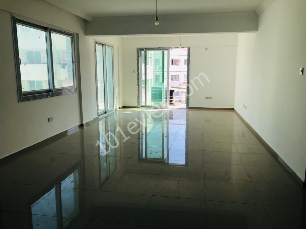 Girne merkezde satılık 3+1 lux daire