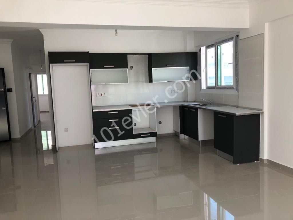 Girne merkezde satılık 3+1 lux daire