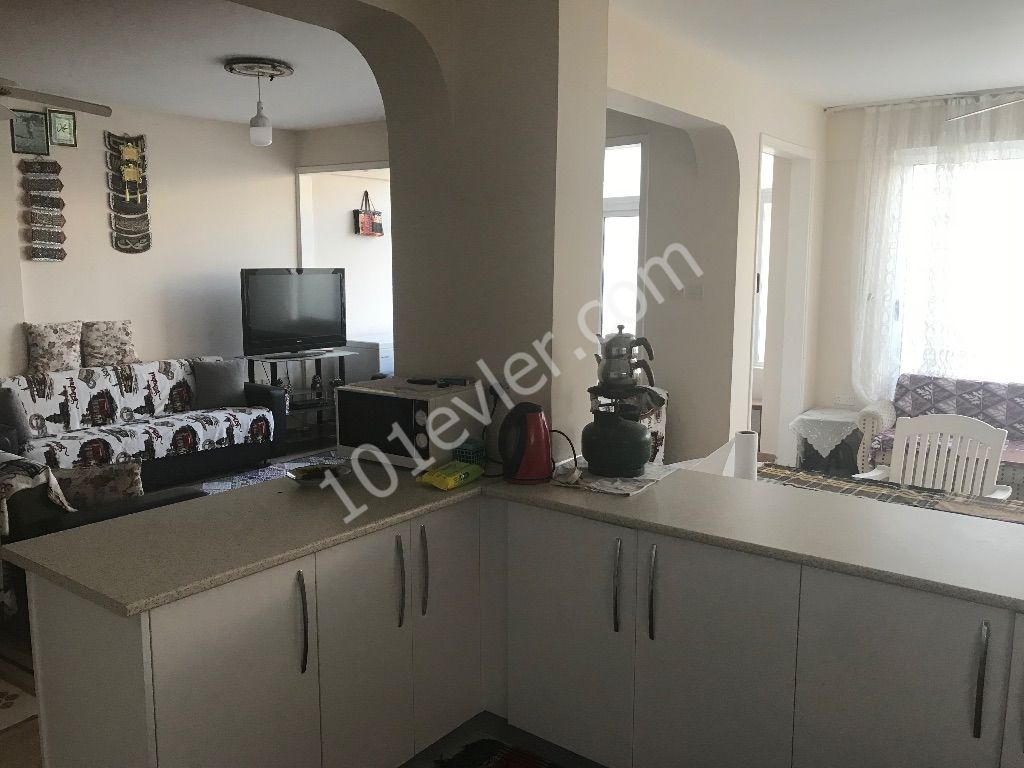 Spacious 3 + 1 apartment for sale in the center of Kyrenia ** 