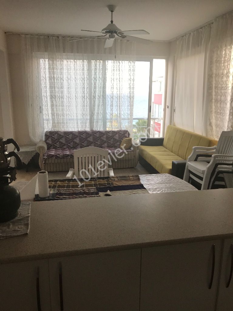 Girne merkezde satılık geniş 3+1 daire